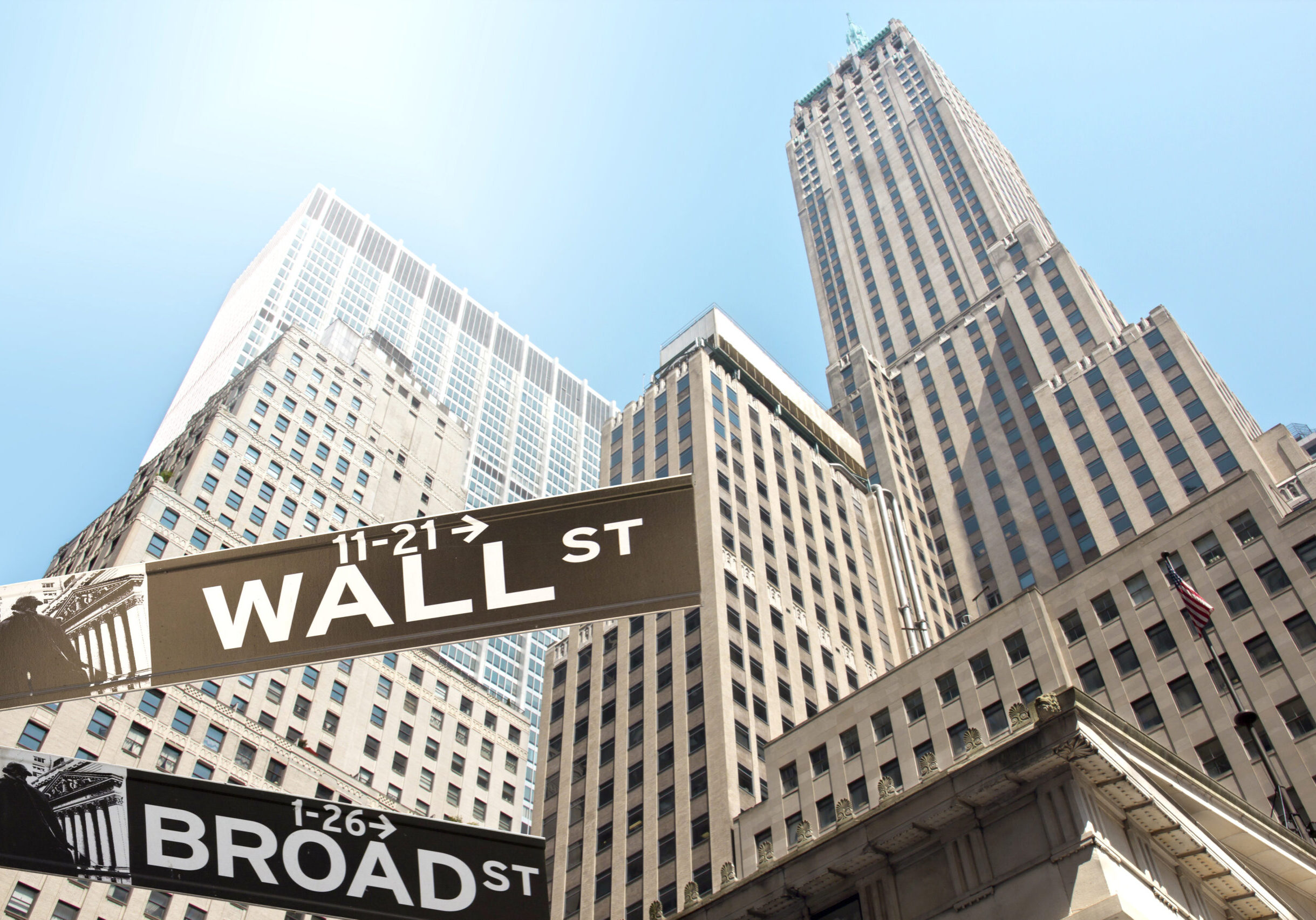 Road,Sign,Of,New,York,Wall,Street,Corner,Broad,Street